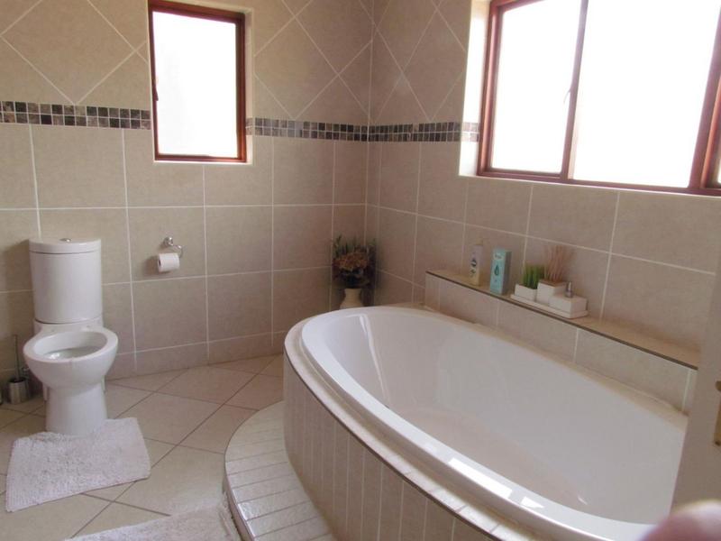 5 Bedroom Property for Sale in Highveld Gauteng