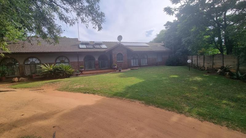 5 Bedroom Property for Sale in Mnandi Gauteng