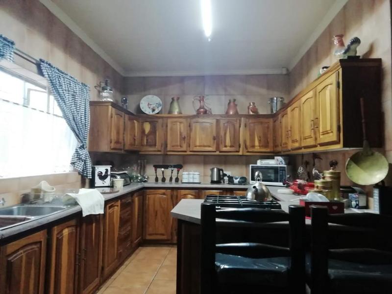 5 Bedroom Property for Sale in Mnandi Gauteng