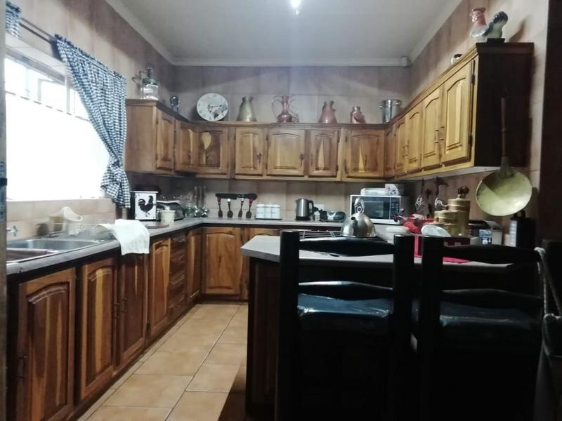 5 Bedroom Property for Sale in Mnandi Gauteng