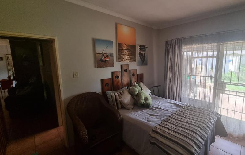 5 Bedroom Property for Sale in Mnandi Gauteng