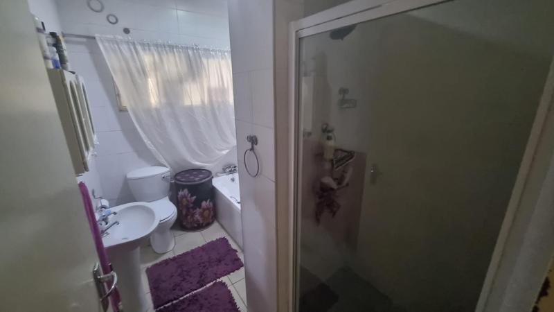 5 Bedroom Property for Sale in Mnandi Gauteng