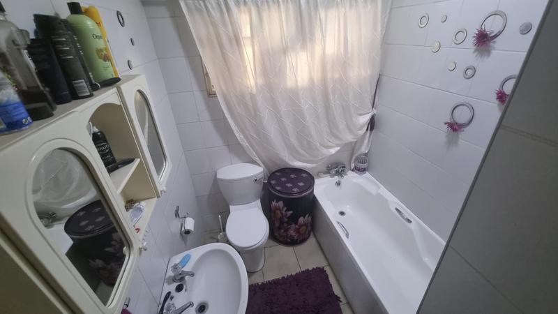 5 Bedroom Property for Sale in Mnandi Gauteng