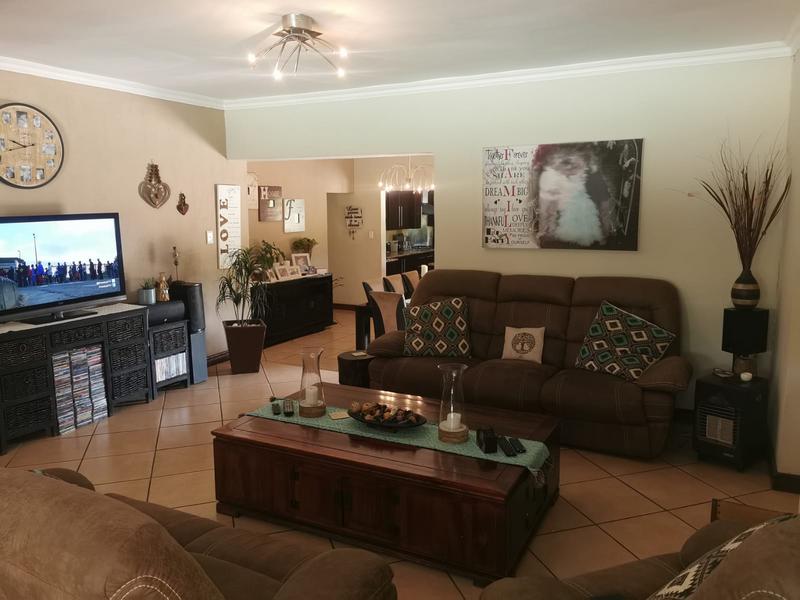 4 Bedroom Property for Sale in Mnandi Gauteng