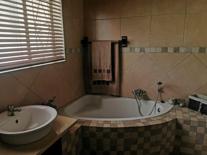 4 Bedroom Property for Sale in Mnandi Gauteng