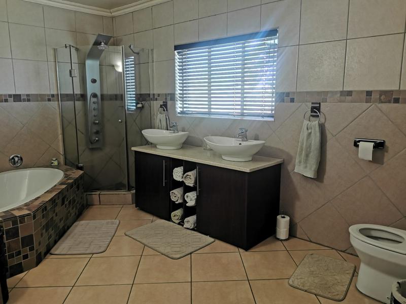 4 Bedroom Property for Sale in Mnandi Gauteng
