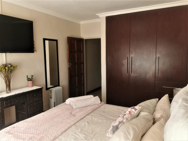 4 Bedroom Property for Sale in Mnandi Gauteng