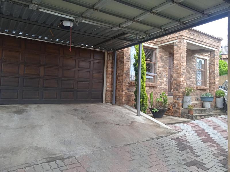 4 Bedroom Property for Sale in Olievenhoutbosch Gauteng