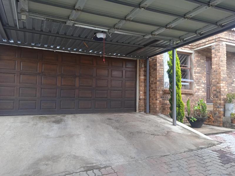 4 Bedroom Property for Sale in Olievenhoutbosch Gauteng