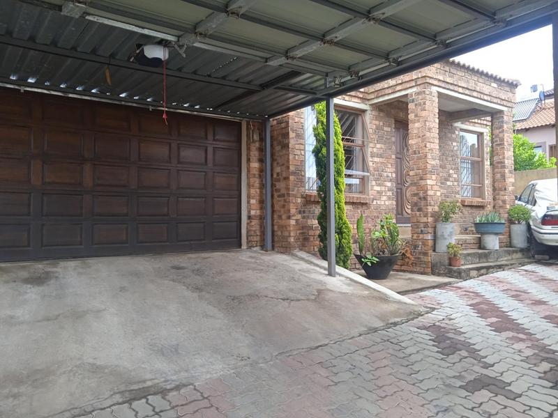 4 Bedroom Property for Sale in Olievenhoutbosch Gauteng