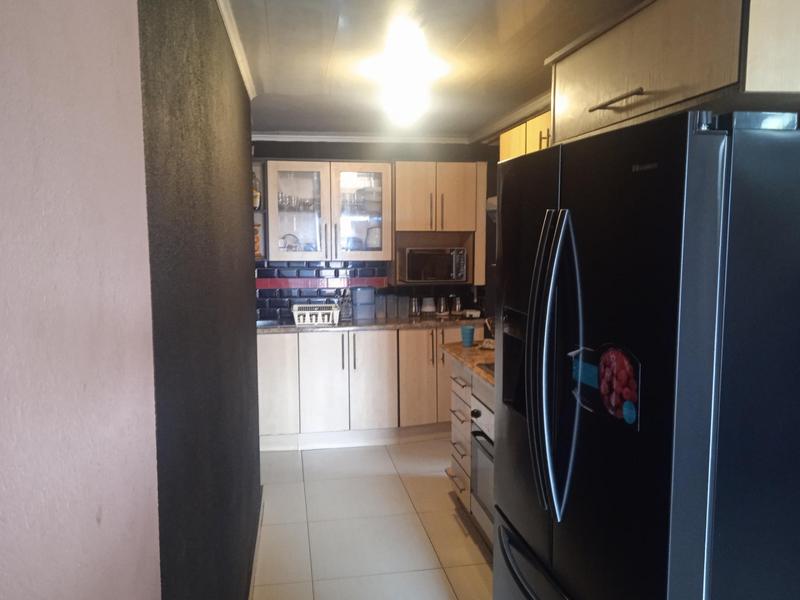 4 Bedroom Property for Sale in Olievenhoutbosch Gauteng