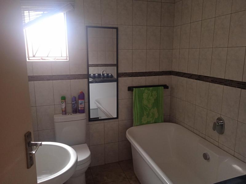 4 Bedroom Property for Sale in Olievenhoutbosch Gauteng