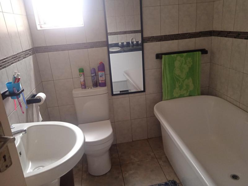 4 Bedroom Property for Sale in Olievenhoutbosch Gauteng