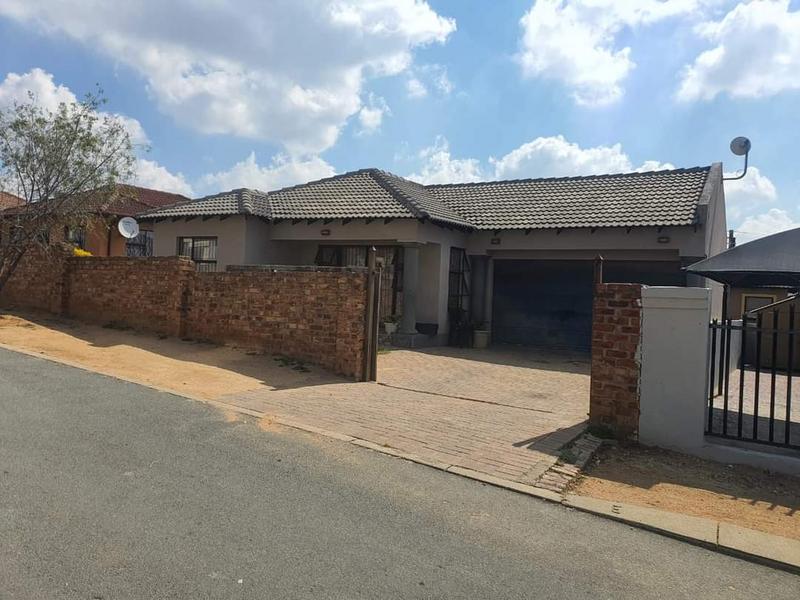 4 Bedroom Property for Sale in Olievenhoutbosch Gauteng