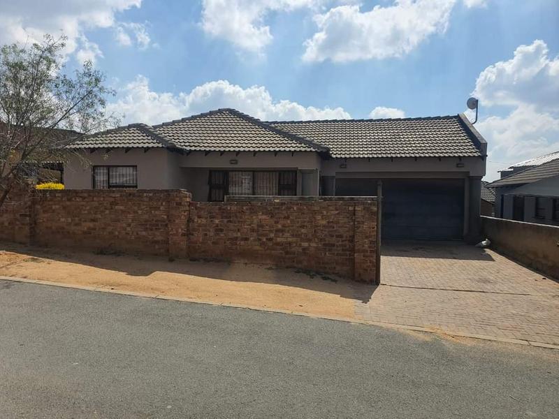 4 Bedroom Property for Sale in Olievenhoutbosch Gauteng