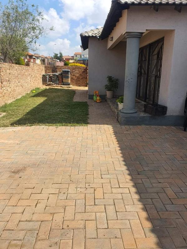 4 Bedroom Property for Sale in Olievenhoutbosch Gauteng