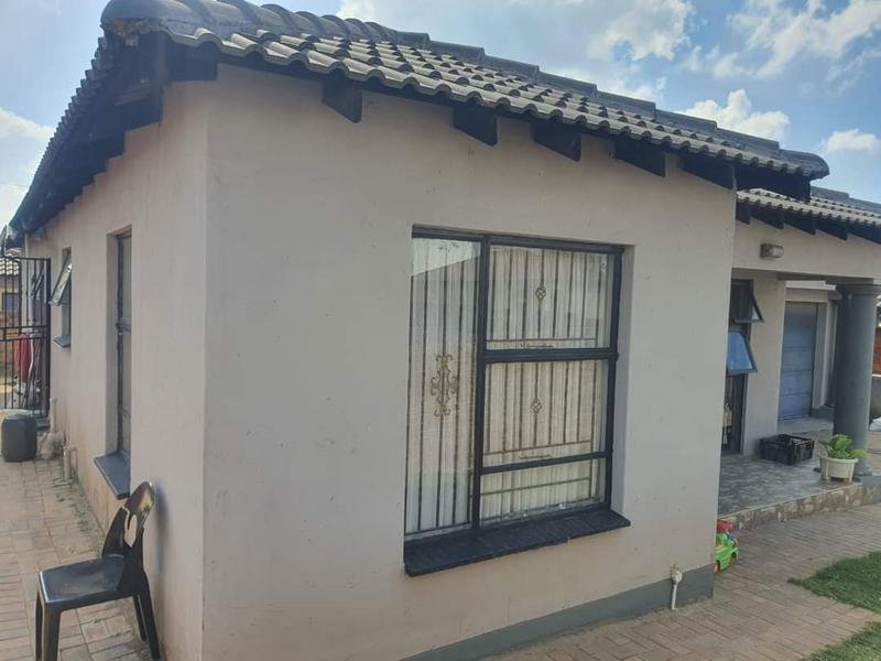 4 Bedroom Property for Sale in Olievenhoutbosch Gauteng