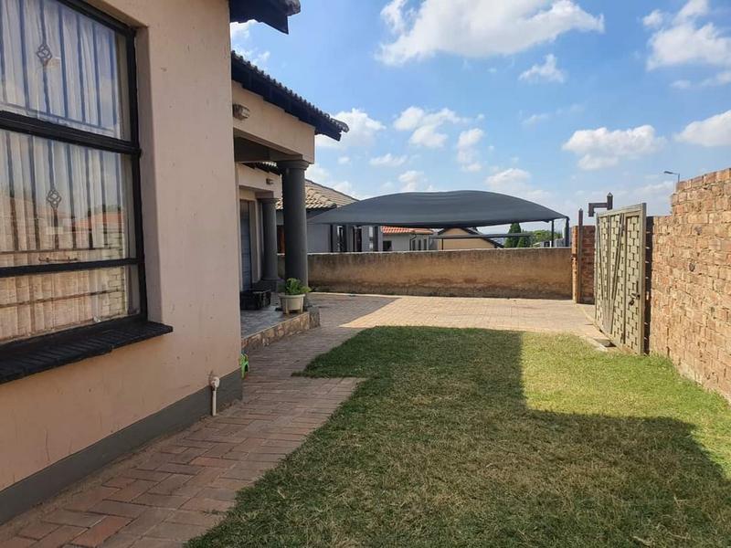 4 Bedroom Property for Sale in Olievenhoutbosch Gauteng