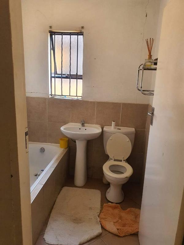 4 Bedroom Property for Sale in Olievenhoutbosch Gauteng