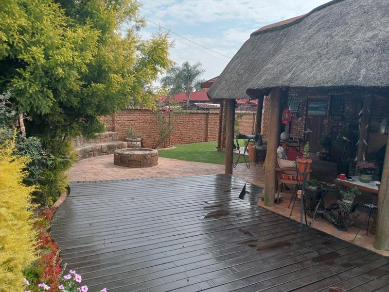 3 Bedroom Property for Sale in Rooihuiskraal North Gauteng