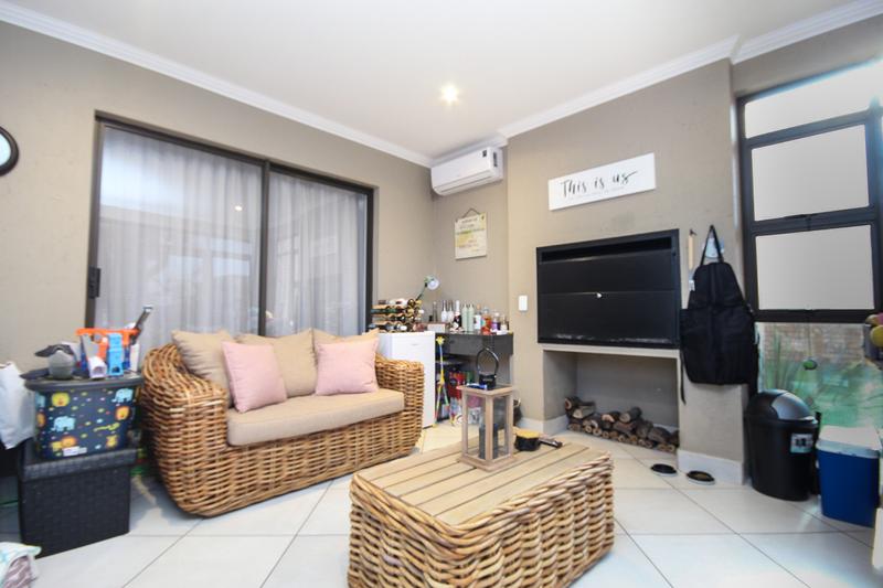 4 Bedroom Property for Sale in Thatchfield Gauteng