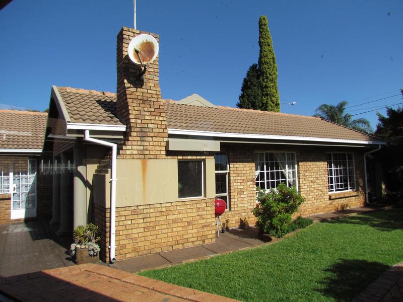 10 Bedroom Property for Sale in Zwartkop Gauteng