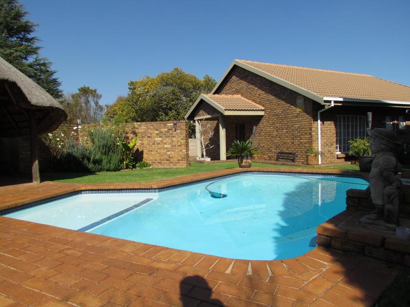 10 Bedroom Property for Sale in Zwartkop Gauteng