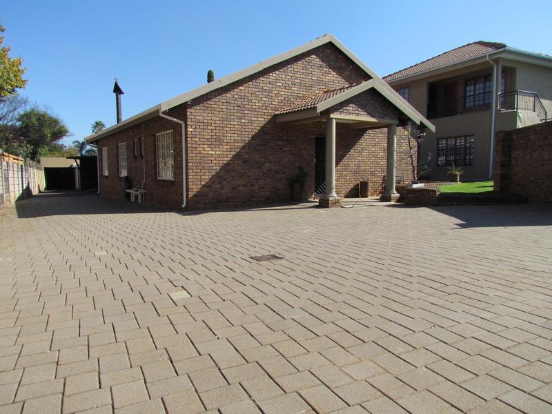 10 Bedroom Property for Sale in Zwartkop Gauteng