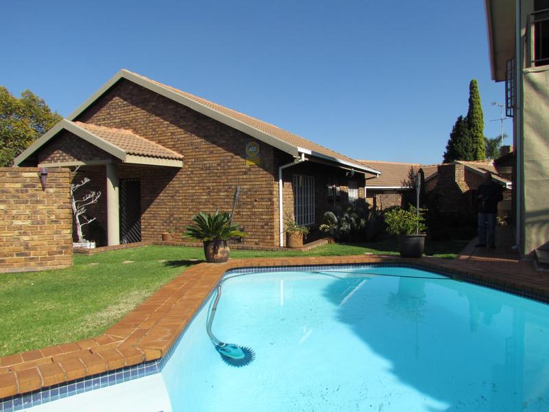 10 Bedroom Property for Sale in Zwartkop Gauteng