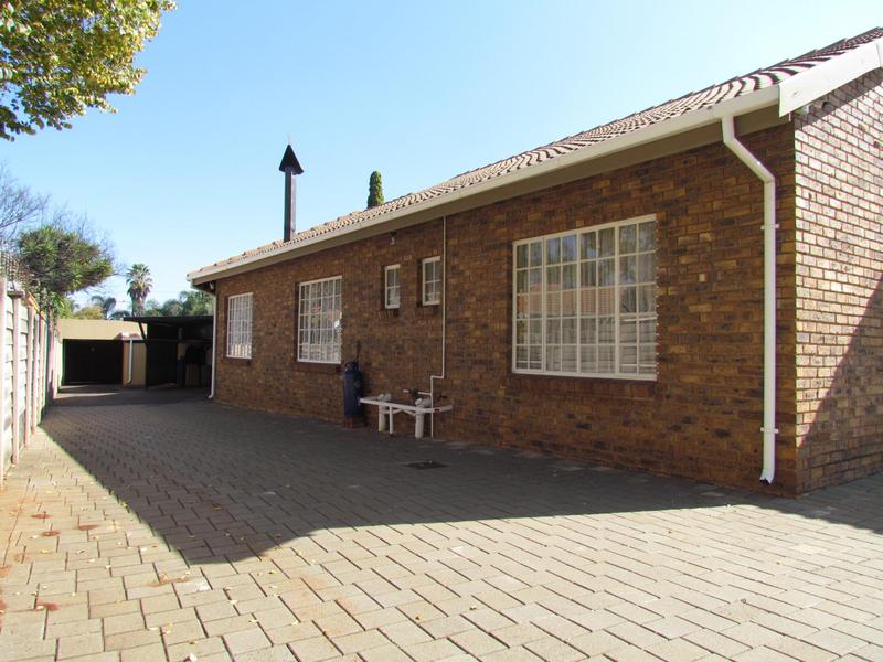 10 Bedroom Property for Sale in Zwartkop Gauteng