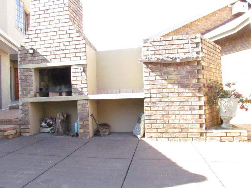 10 Bedroom Property for Sale in Zwartkop Gauteng