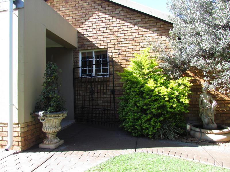 10 Bedroom Property for Sale in Zwartkop Gauteng