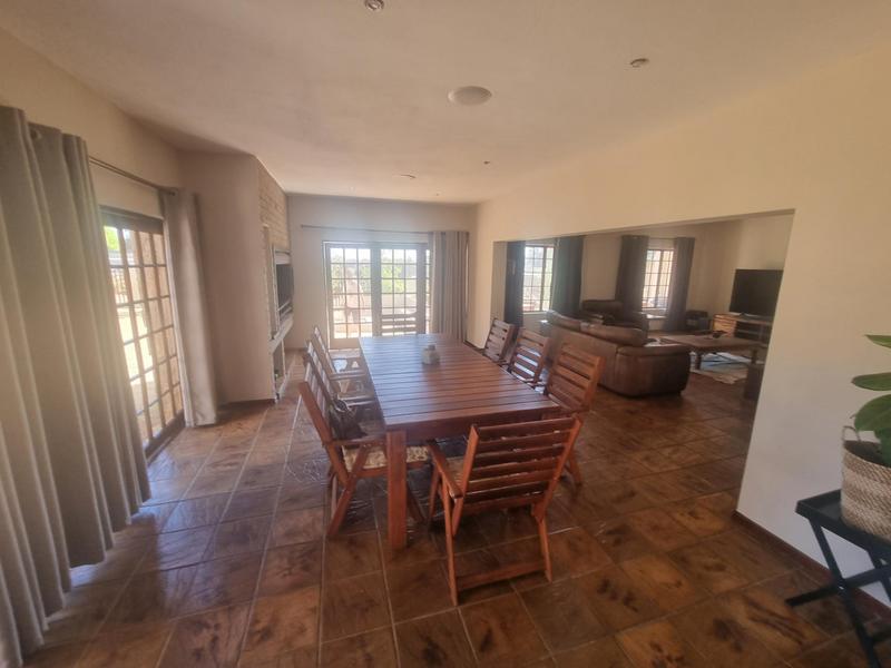 5 Bedroom Property for Sale in Monavoni A H Gauteng