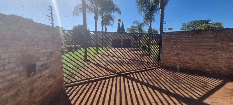 6 Bedroom Property for Sale in Raslouw A H Gauteng