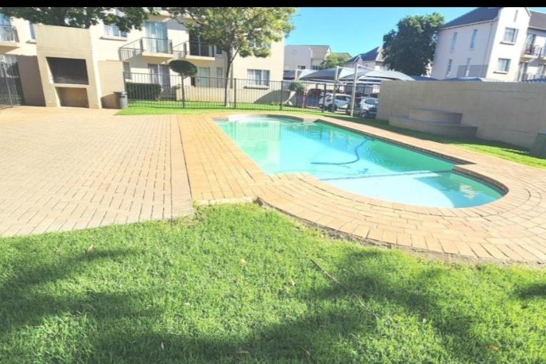 1 Bedroom Property for Sale in Klippoortje Gauteng