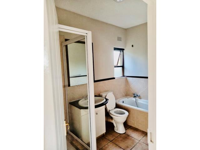 1 Bedroom Property for Sale in Douglasdale Gauteng