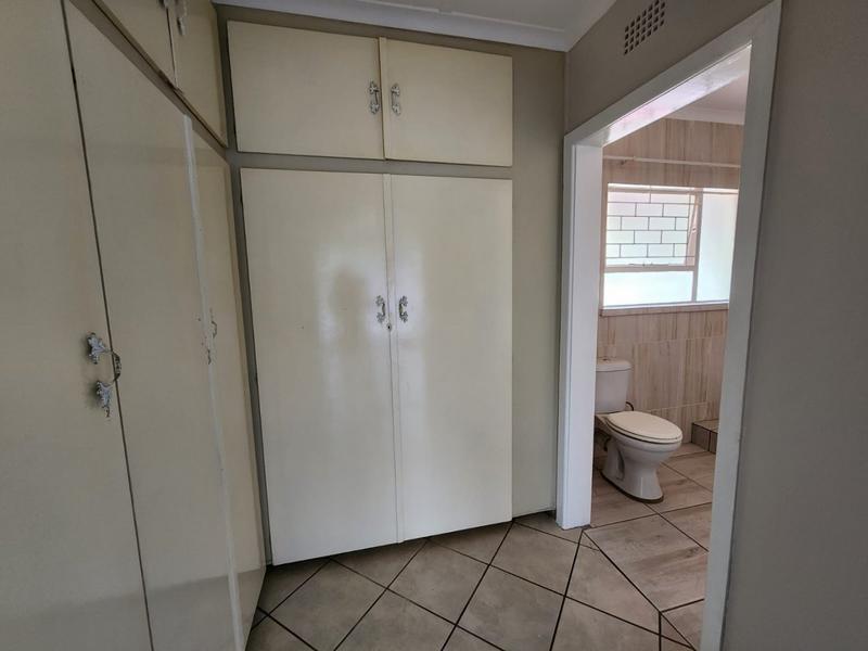 To Let 3 Bedroom Property for Rent in Helikonpark Gauteng