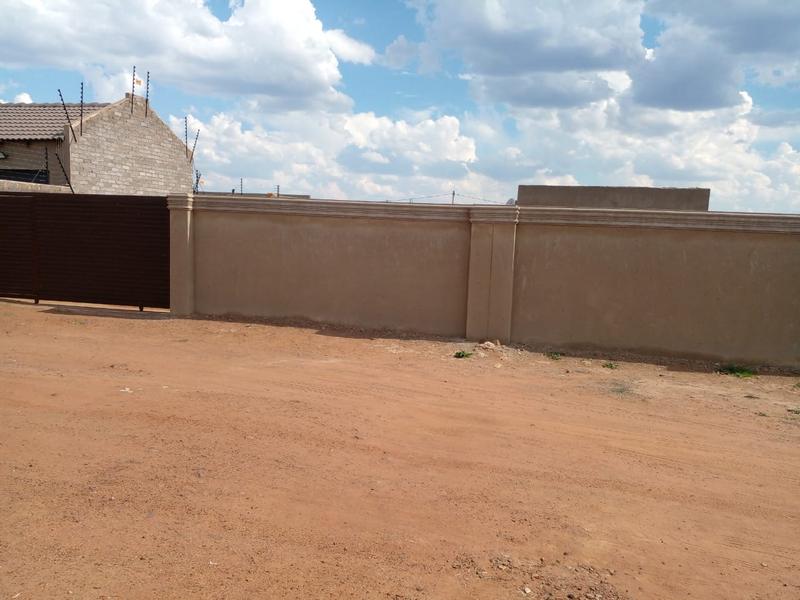 1 Bedroom Property for Sale in Mohlakeng Gauteng