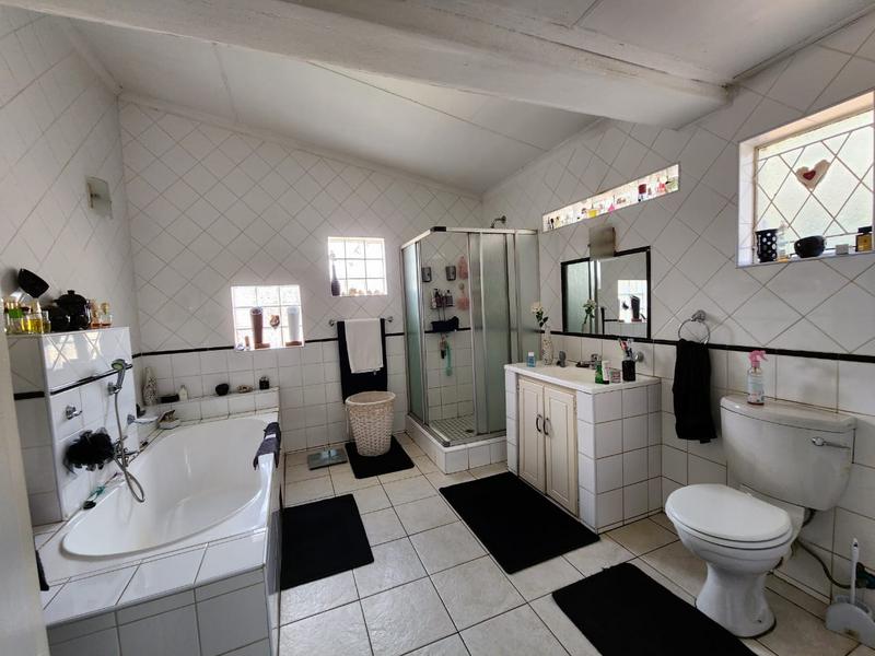 4 Bedroom Property for Sale in Dwarskloof Gauteng