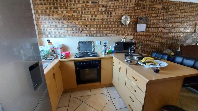 2 Bedroom Property for Sale in Finsbury Gauteng