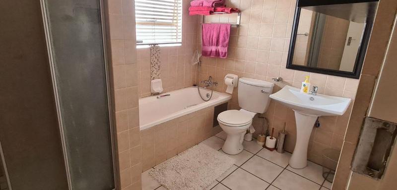 3 Bedroom Property for Sale in Dowerglen Gauteng