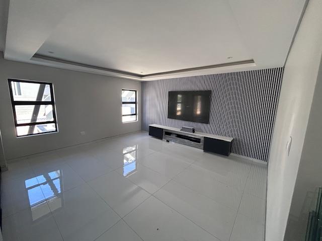 5 Bedroom Property for Sale in Six Fountains Estate Gauteng