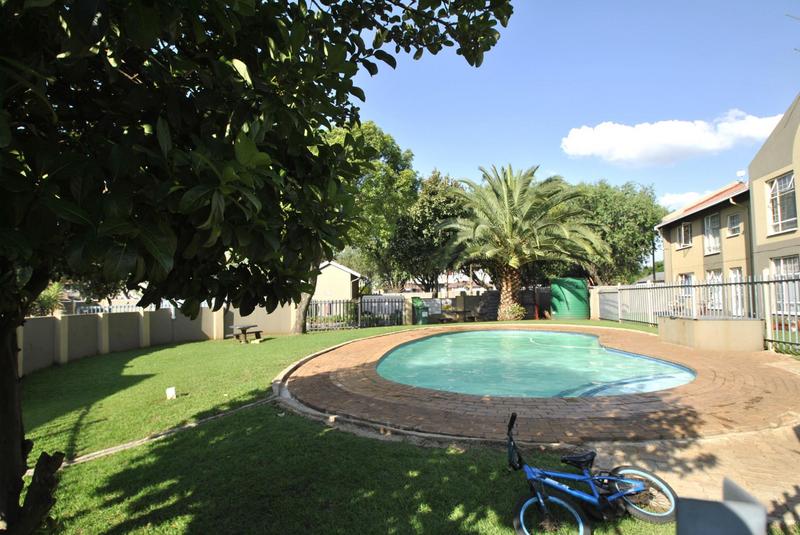 2 Bedroom Property for Sale in Verwoerdpark Gauteng