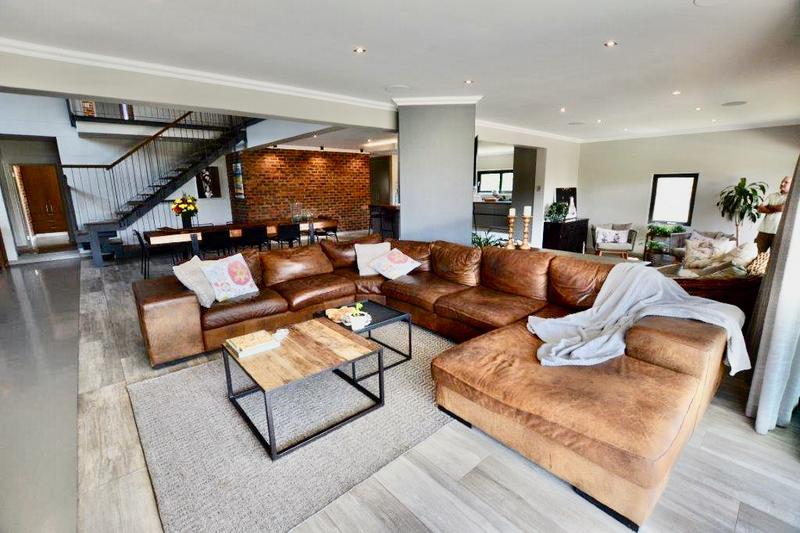 6 Bedroom Property for Sale in Copperleaf Estate Gauteng