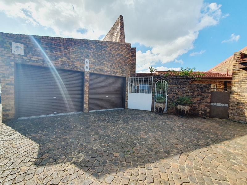 2 Bedroom Property for Sale in Helikonpark Gauteng