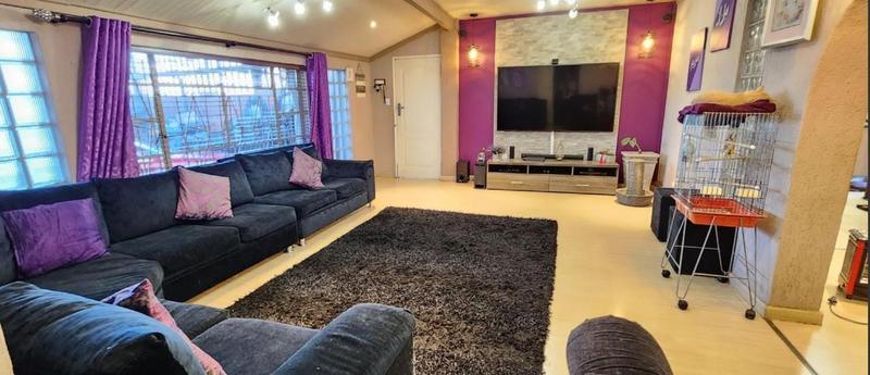 5 Bedroom Property for Sale in Laudium Gauteng