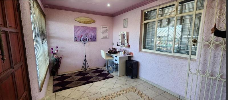 5 Bedroom Property for Sale in Laudium Gauteng