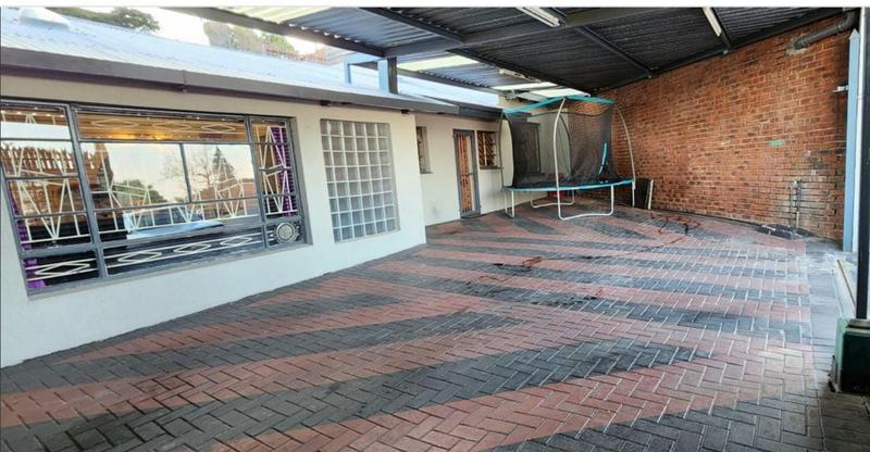 5 Bedroom Property for Sale in Laudium Gauteng
