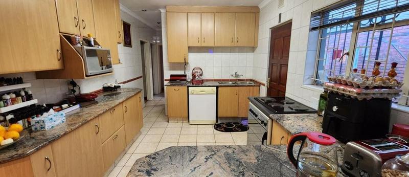 5 Bedroom Property for Sale in Laudium Gauteng
