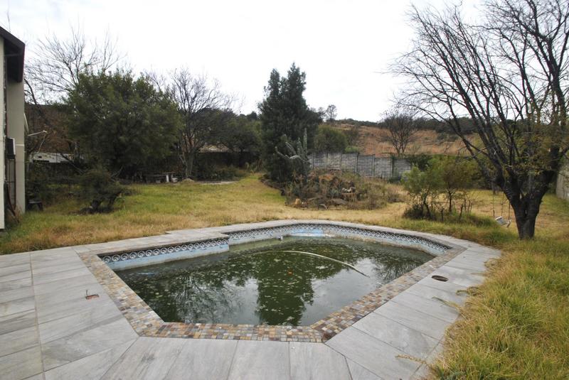 4 Bedroom Property for Sale in Mulbarton Gauteng